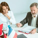 Naturalne czy syntetyczne peruki – jak wybrać najlepszą opcję