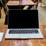 Pilarka akumulatorowa w codziennych pracach ogrodowych